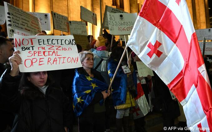 Баррикады в центре Тбилиси: протестующие оспаривают результаты выборов